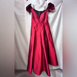 Aidan Mattox Scarlet Red Taffeta Off Shoulder Gown w/ Blk Illusion V Neck Sz. 12
